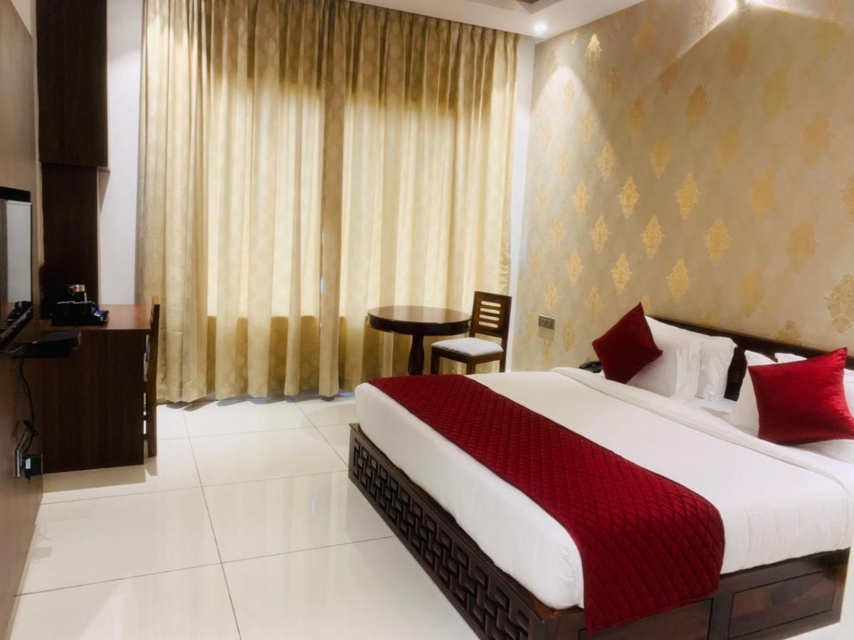 Rajathadri Royal Inn Bangalore Exterior photo